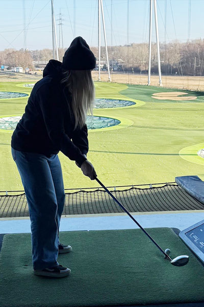 Eine Mitarbeiterin der Haakshorst Rohrtechnik beim Abschlag